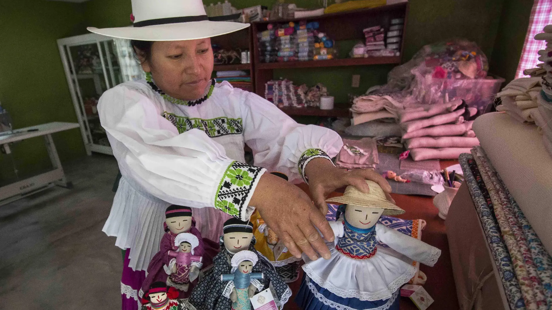 Las muñecas únicas en su género, representan la tradición, costumbres y raíces de los pueblos indígenas.